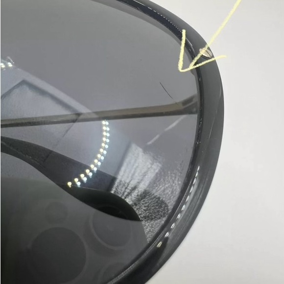 1 little scratche - Picture 7 of 9